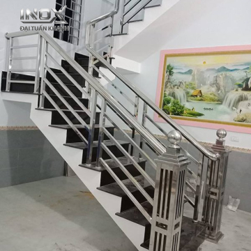 CẦU THANG INOX 04
