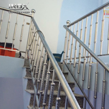 LAN CAN CẦU THANG INOX