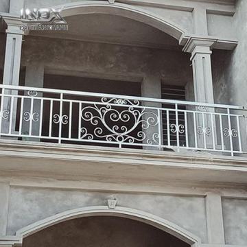 Lan can ban công inox 